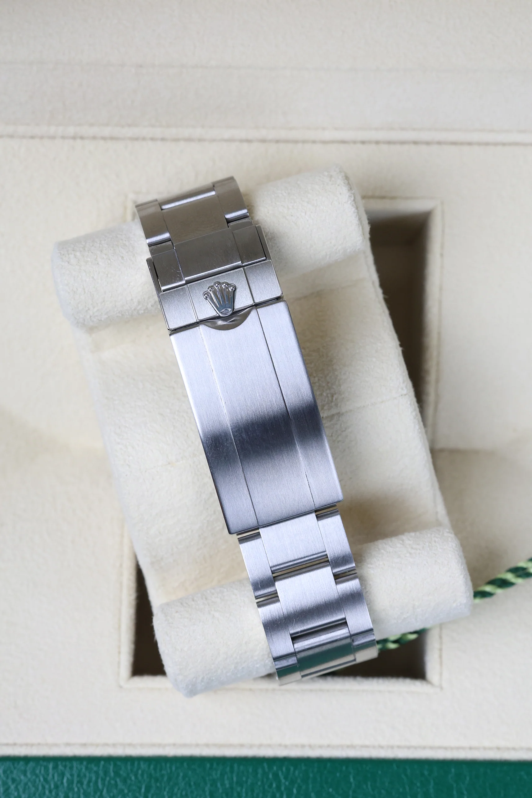 Rolex Submariner Date Green 126610LV MK2 2024 [Preowned] - Image 17