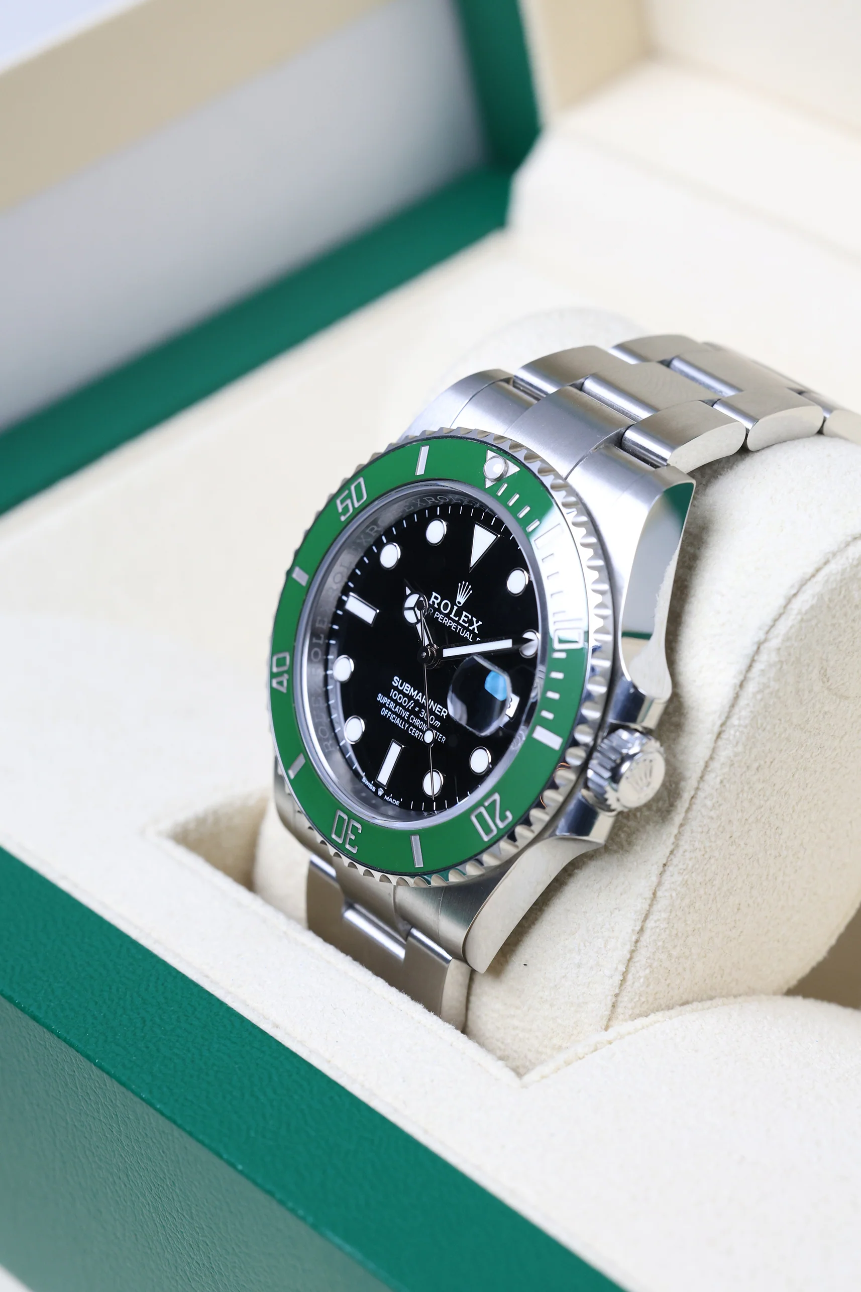 Rolex Submariner Date Green 126610LV MK2 2024 [Preowned] - Image 9