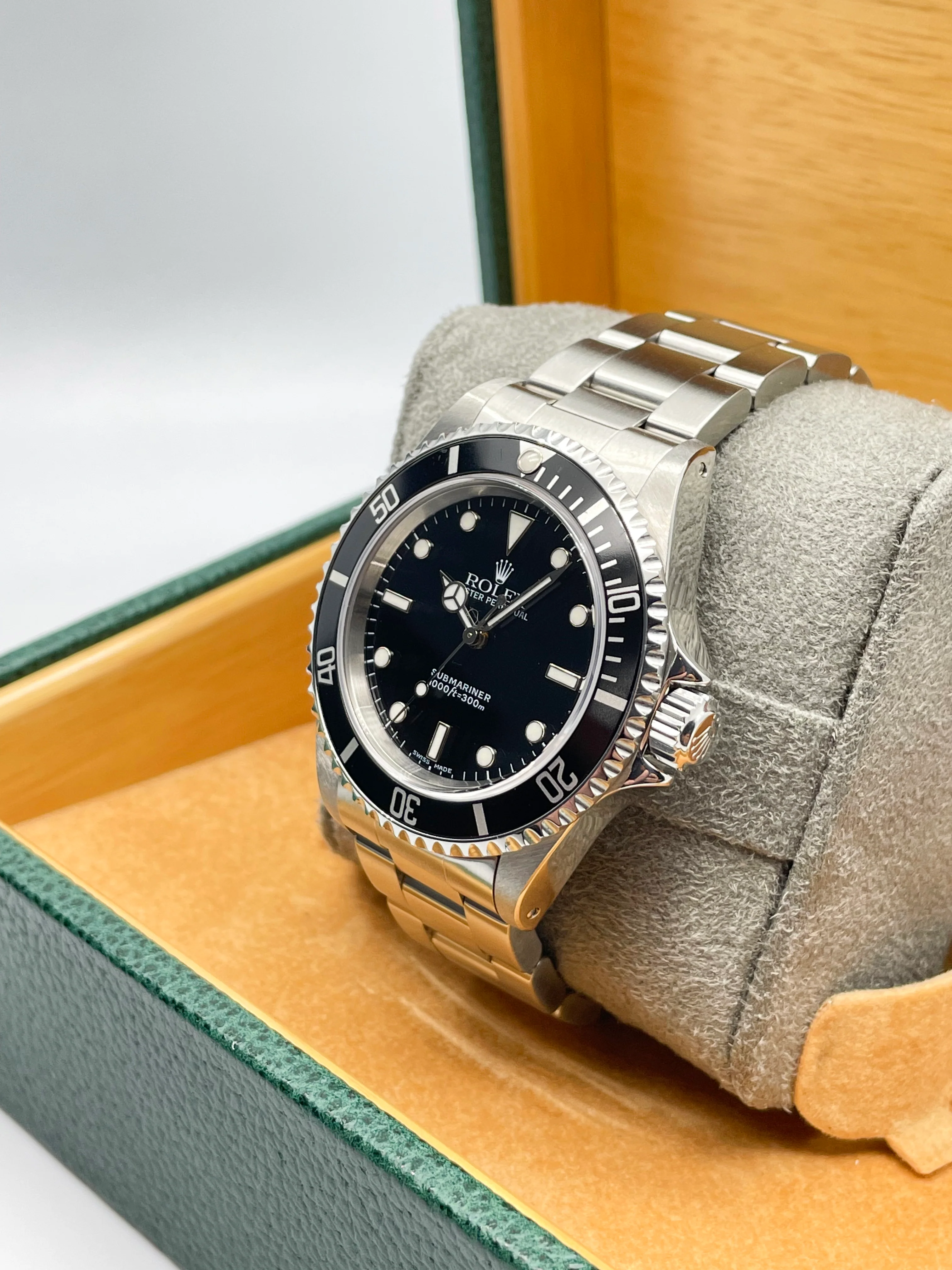 Rolex Submariner "No-Date" 14060 2001 [Preowned] - Image 9